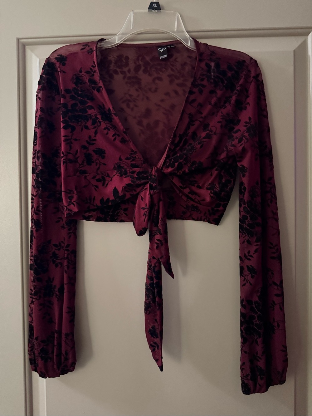 sofia by sofia vergara Burgundy Floral Tie-Front Crop Top